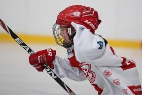 开云权威入口-英超球队赛季中期运动负荷监控与训练调整策略，英超球员体能